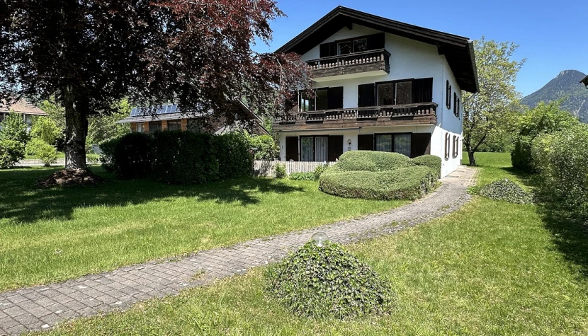 SuedlicherGrundstuecksbereich-ZugangzumHaus
