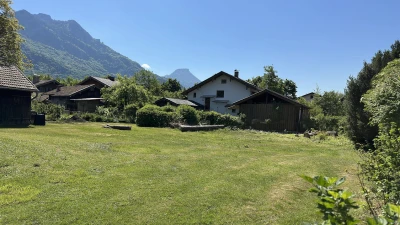 DasGrundstueckinzweiterReihemitBergblick