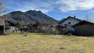 DasGrundstueckinzweiterReihemitBergblick