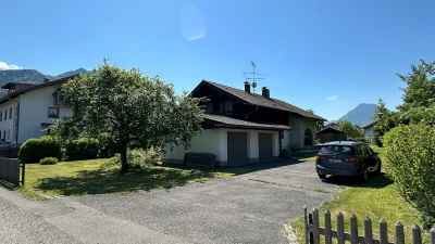 BlickzumGrundstueckderDoppelhaushaeftenderzeitmitAltbestand