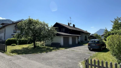 BlickzumGrundstueckderDoppelhaushaeftenderzeitmitAltbestand