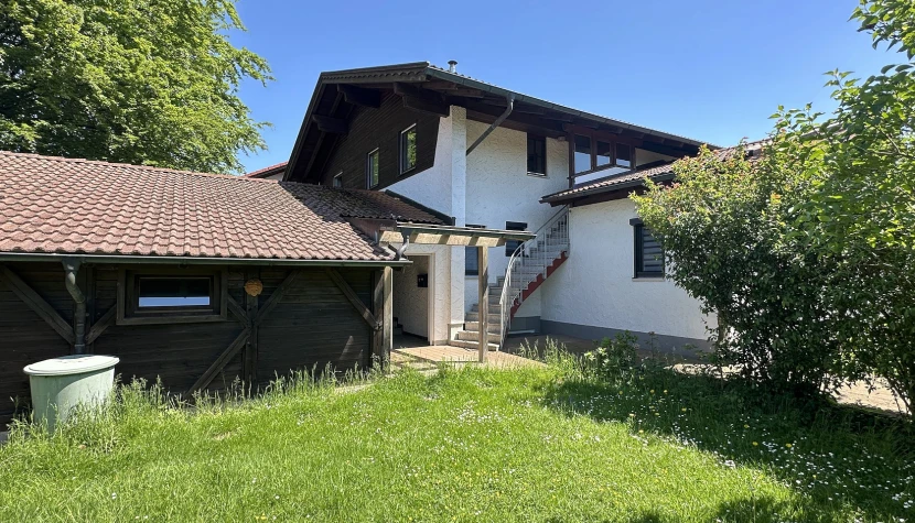 HausansichtWestundAufgangzurWohnung