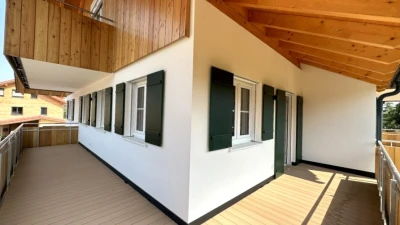 GeraeumigerEckbalkon