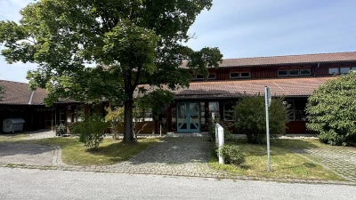 GebaeudeansichtSuedEingangsbereich