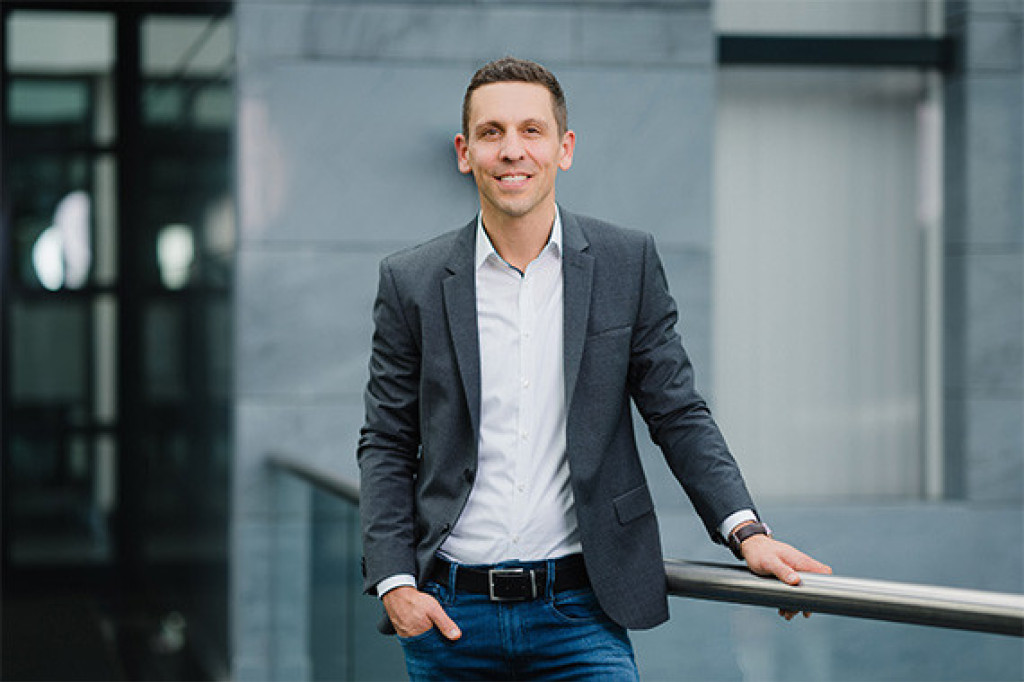 Immobilienmakler Andreas Stadler Leitung der VR Immobilien GmbH, Prokurist, Dipl. Sachverständiger für die Bewertung von bebauten und unbebauten Grundstücken, für Mieten und Pachten (DIA).