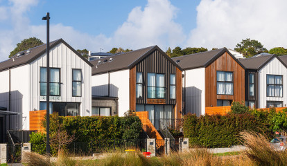 vr-immobilien-haus-kaufen-sicher-bild-hausansicht.jpg