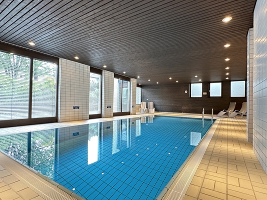 Impressionen vom Schwimmbad der Wohnanlage