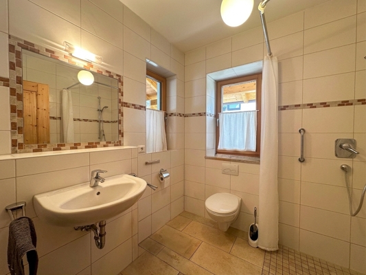 EG: Gäste WC mit Dusche